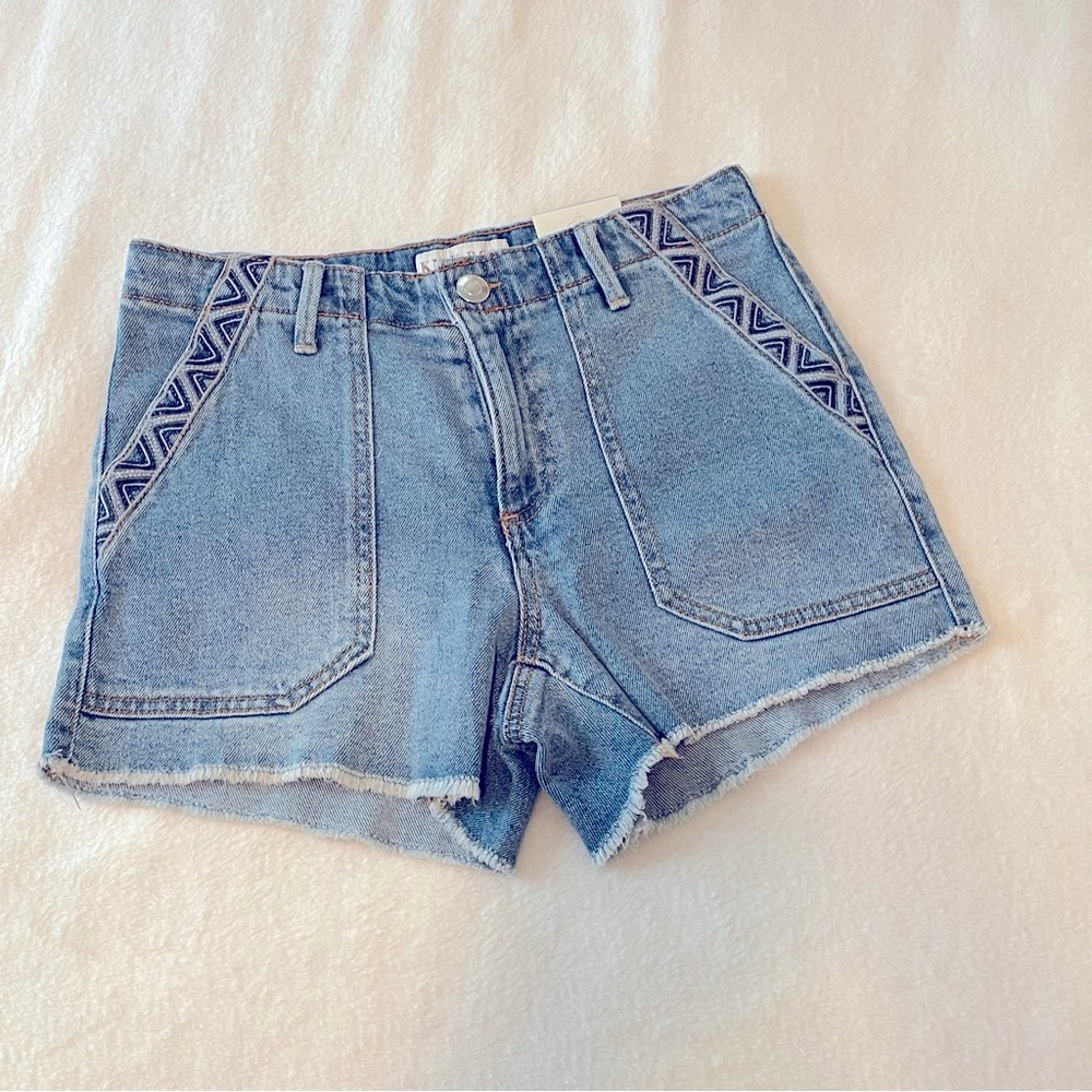 Knox Rose Denim Cutoff Shorts with Embroidered Pockets Size 2